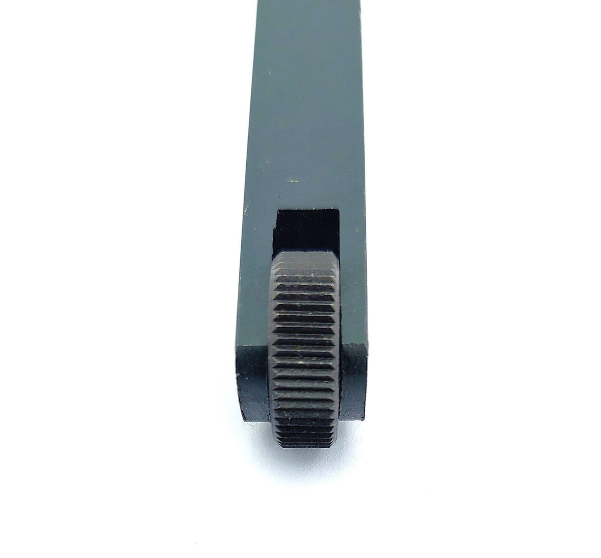 Knurling tool holder arm with wheel end