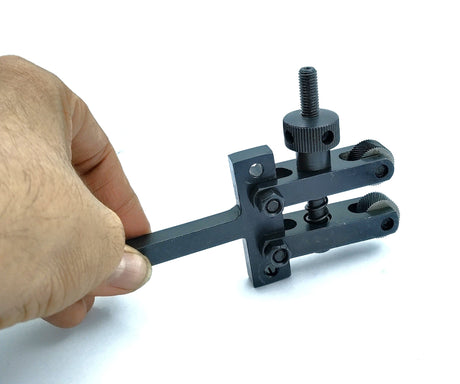 Clamp type knurling tool for precision knurling