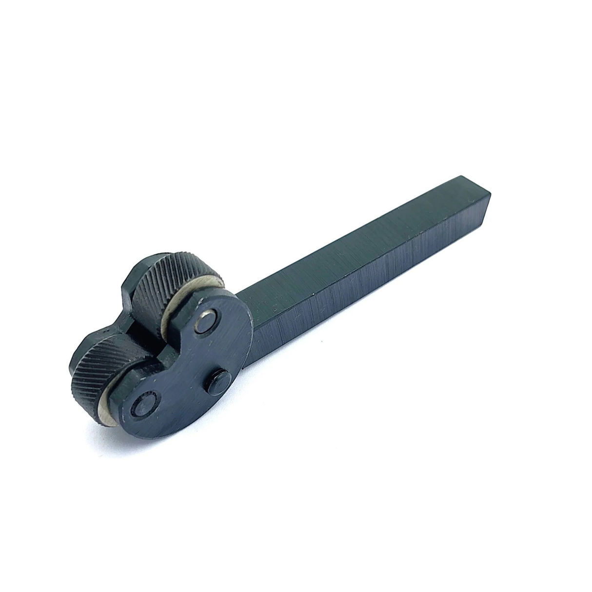 Pivot head knurling tool with two wheels