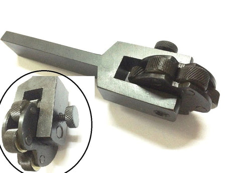 Rotating knurling tool holder for lathe machine